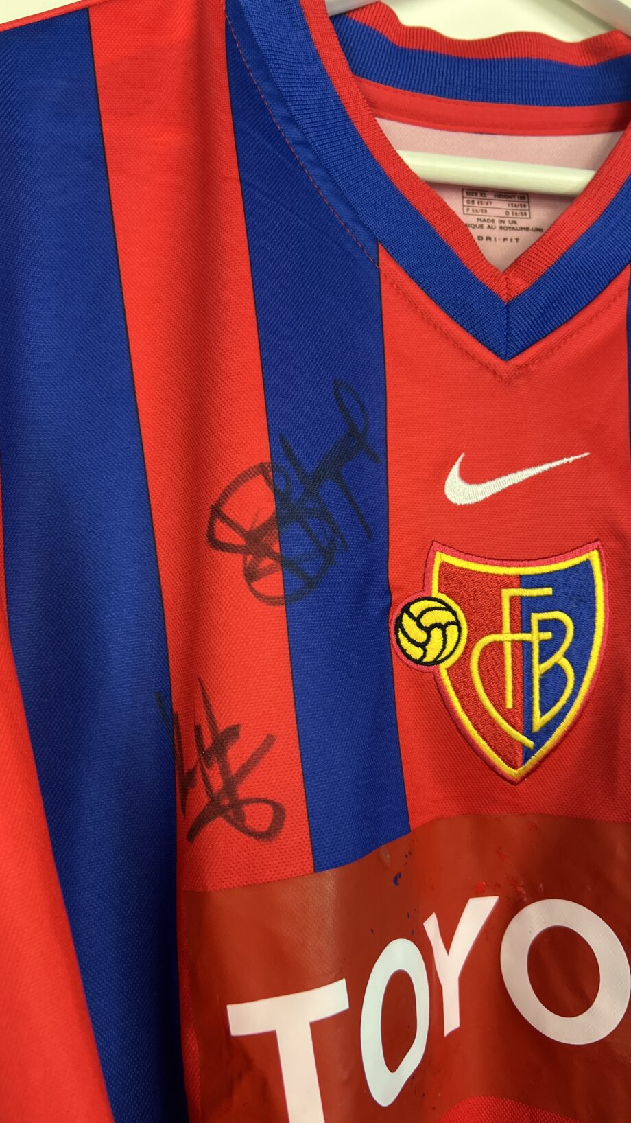 2000-01 FC Basel *SIGNED* home jersey (#2 CECCARONI) - XL