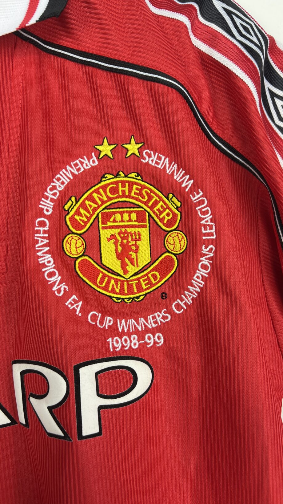 1999 Manchester United *TREBLE WINNERS* home jersey (#7 BECKHAM) - S